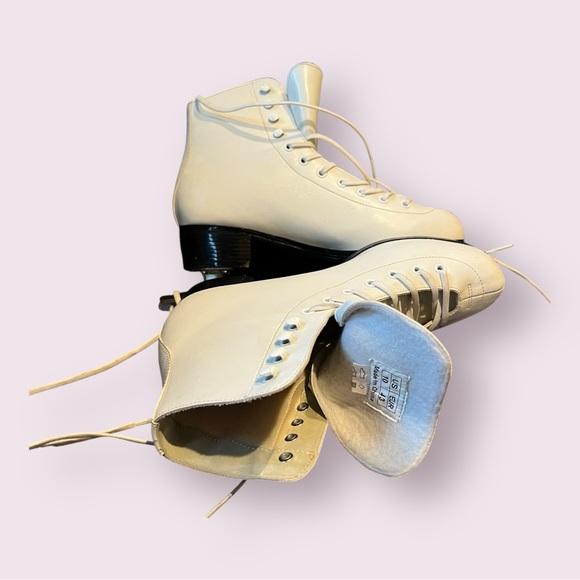 Women’s Figure Skates by American 
size 10
White - Picture 2 of 12